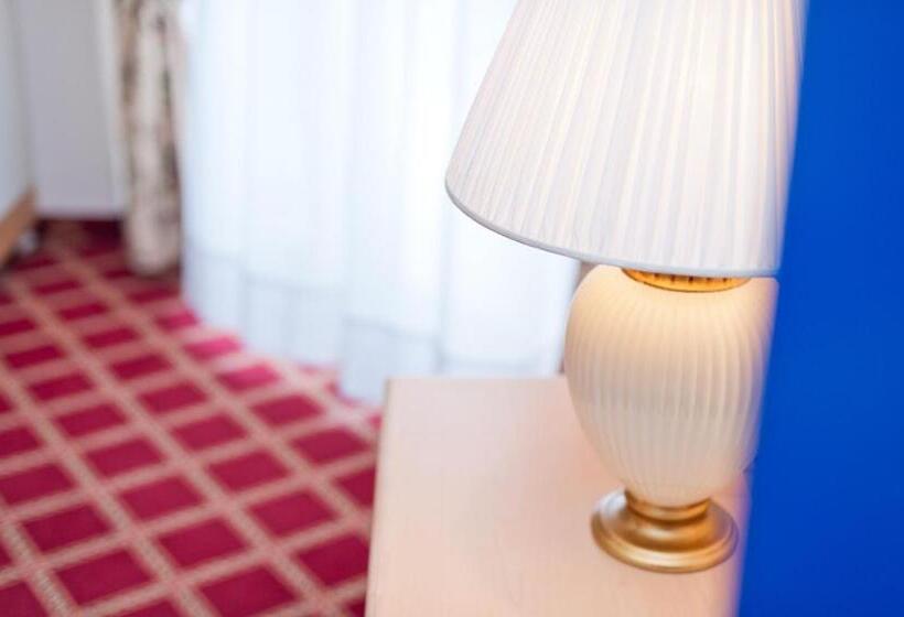 اتاق استاندارد با چشمانداز استخر, Business Resort Parkhotel Werth