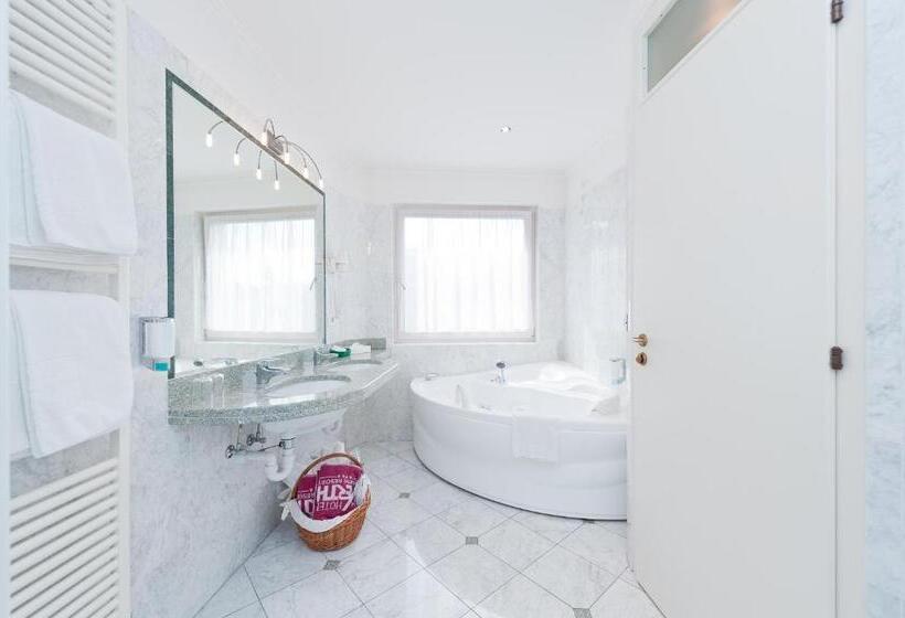 اتاق استاندارد با چشمانداز استخر, Business Resort Parkhotel Werth