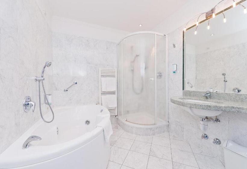 اتاق لوکس با تخت بزرگ, Business Resort Parkhotel Werth