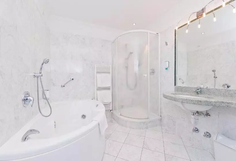 キングサイズベッドのデラックスルーム, Business Resort Parkhotel Werth