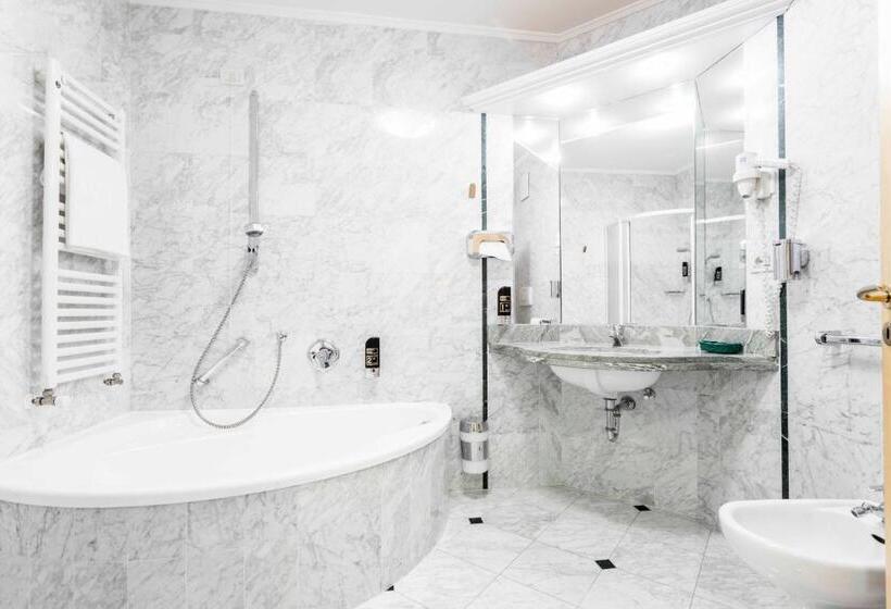 اتاق استاندارد سه نفره, Business Resort Parkhotel Werth