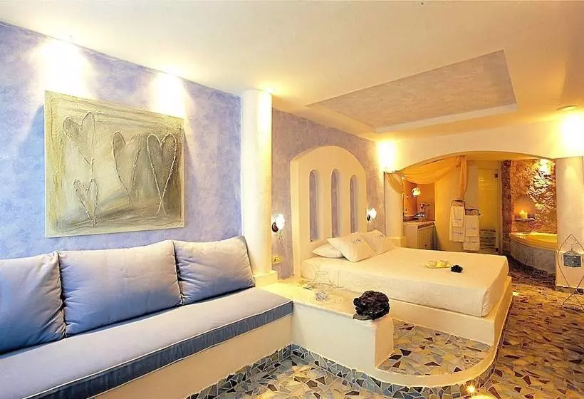 سوئیت سینیور, Astarte Suites