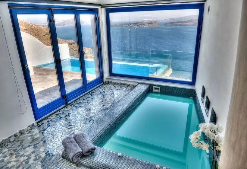 سوئیت با چشمانداز, Astarte Suites