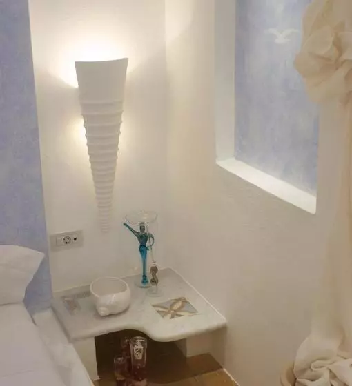 سوئیت جونیور با چشمانداز, Astarte Suites