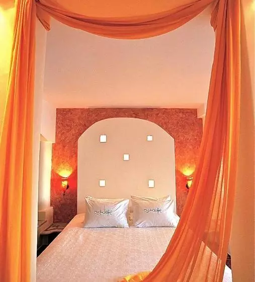 سوئیت سینیور, Astarte Suites