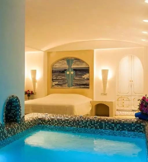 سوئیت با چشمانداز, Astarte Suites
