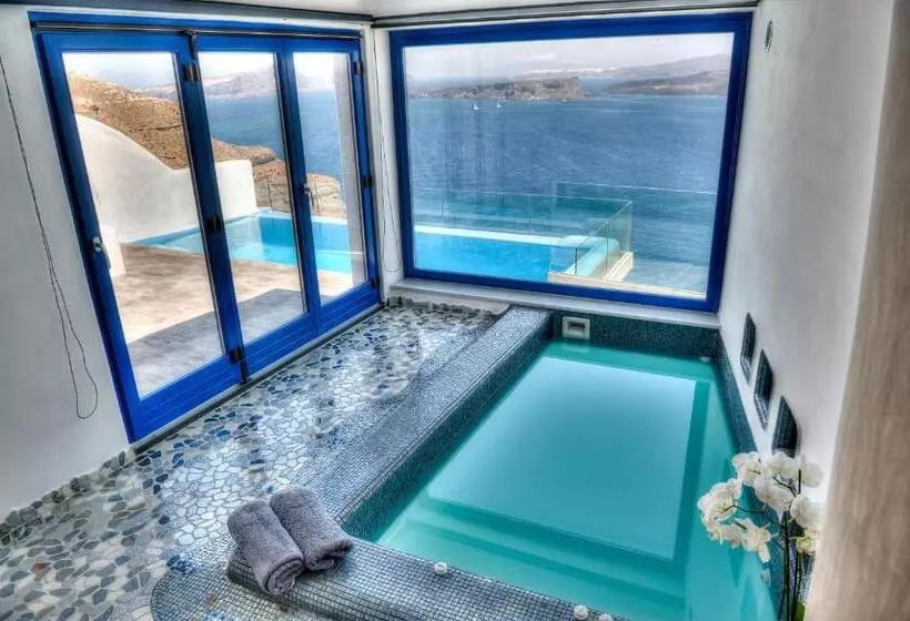 سوئیت با چشمانداز, Astarte Suites