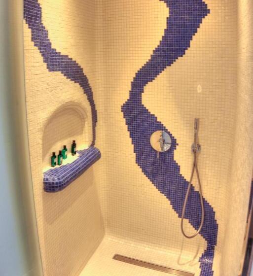 سوییت با استخر, Astarte Suites