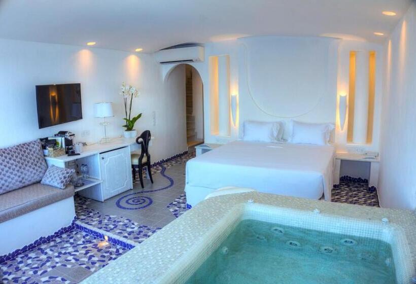 套房配有游泳池, Astarte Suites