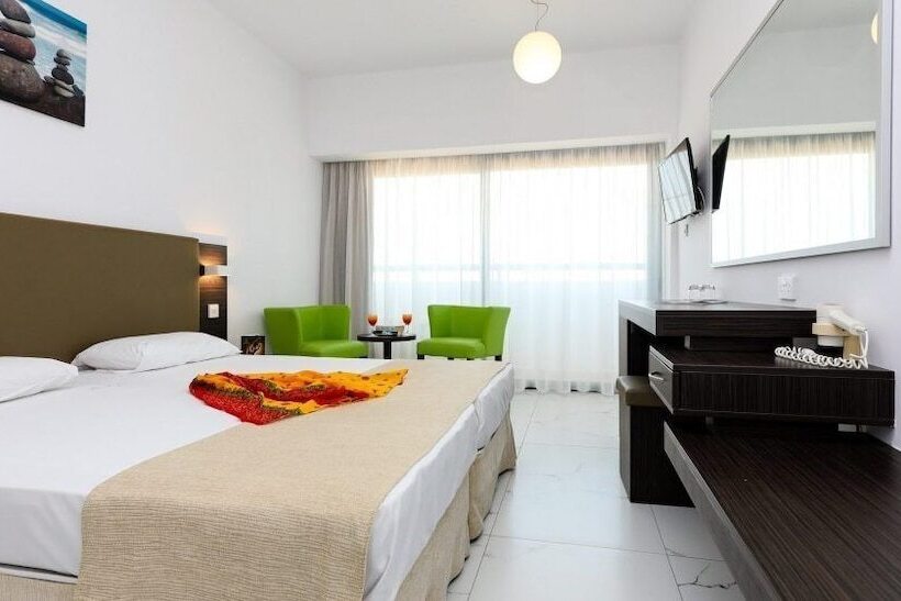 高级房间侧面带海景, Christofinia