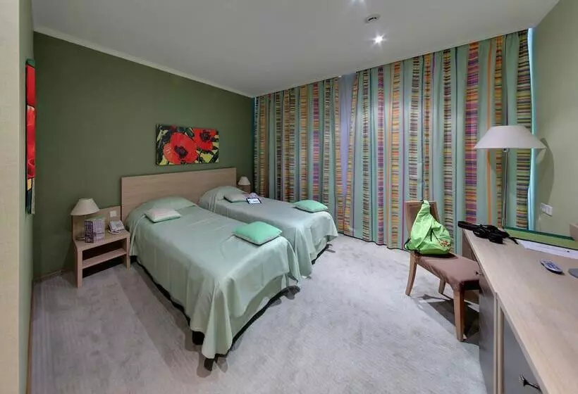 Standard-huone, Nas