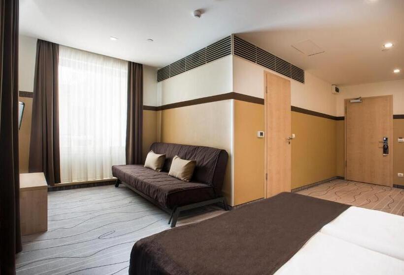 スタンダードルーム, Promenade City