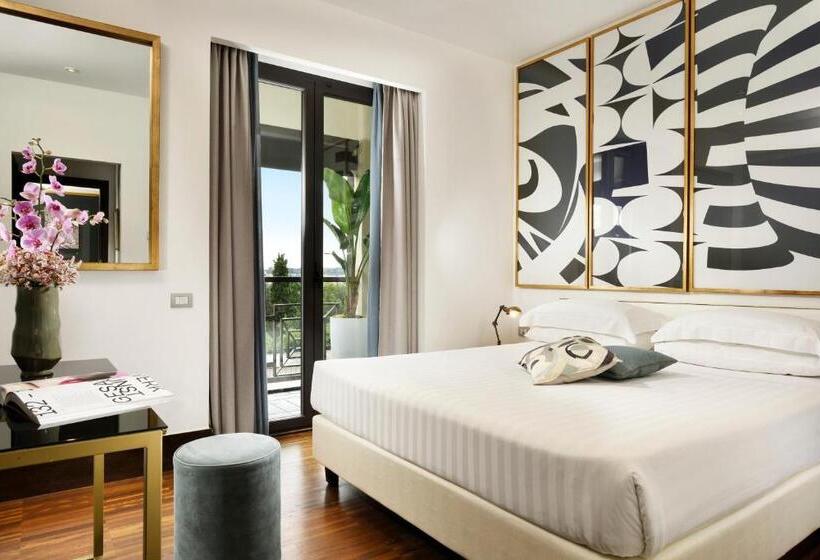 חדר קומפורט, Pulitzer