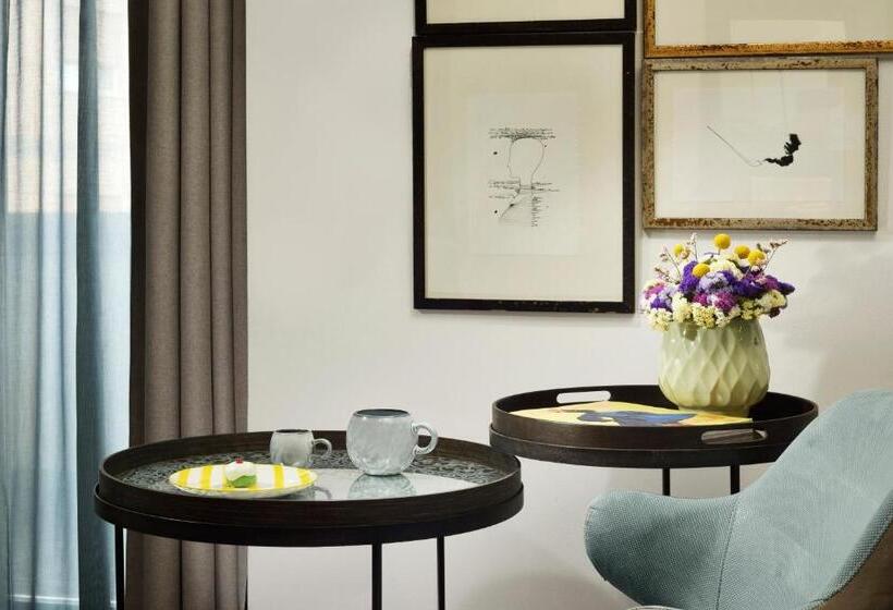 חדר סופריור, Pulitzer