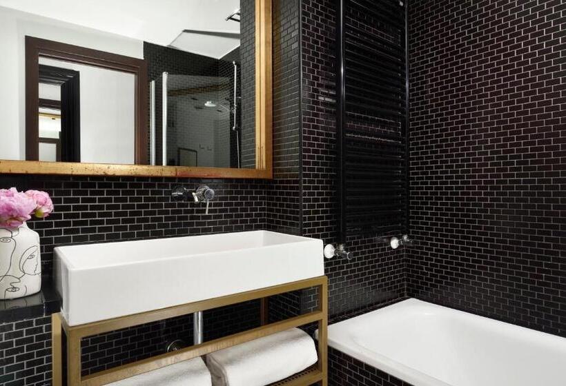 חדר סטנדרט לארבעה, Pulitzer