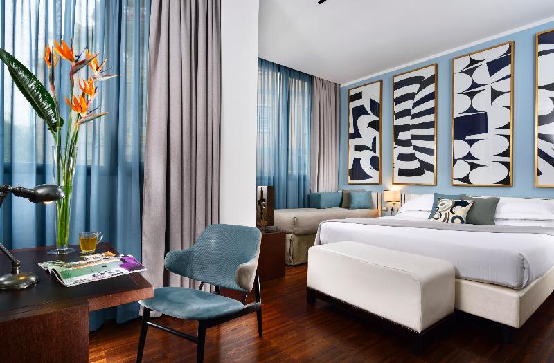 חדר סטנדרט לשלושה, Pulitzer