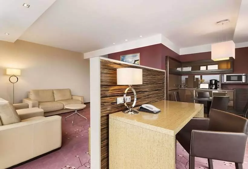 سوییت جونیور, Ramada Sibiu