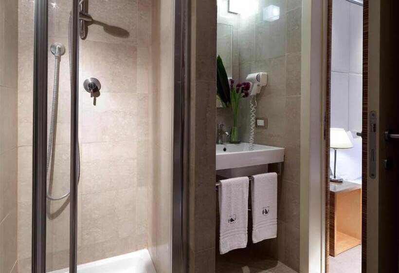 Camera Deluxe, Saint John