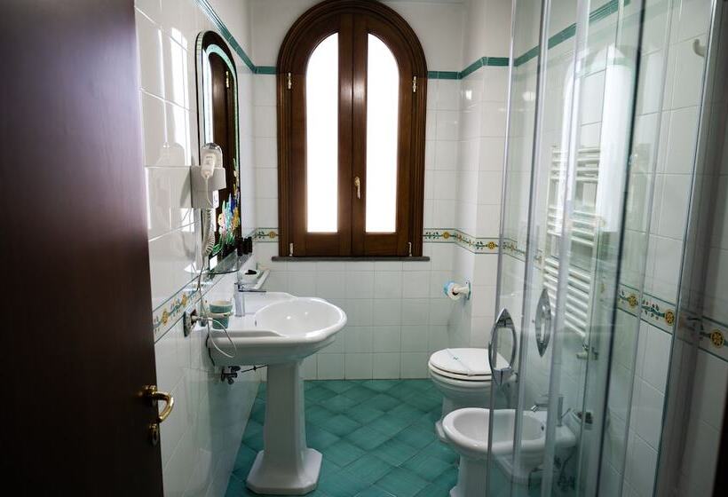 חדר סטנדרט לארבעה, Villa Le Zagare Relais & Spa