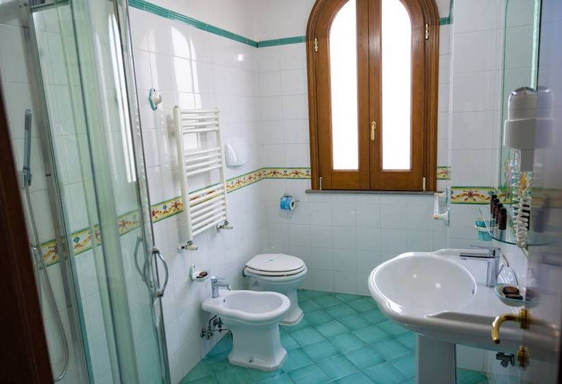 חדר סטנדרט לארבעה, Villa Le Zagare Relais & Spa