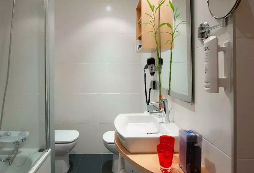 اتاق استاندارد یک نفره, Zentral Ave