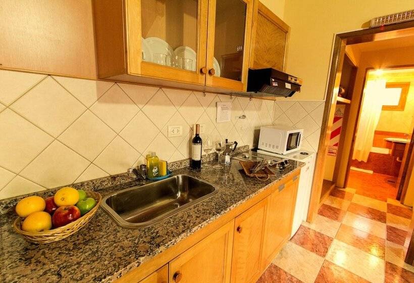 דירת חדר, Linda Vista Apart