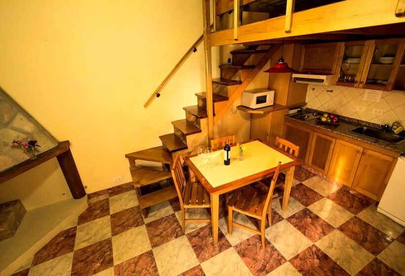 דירת חדר, Linda Vista Apart