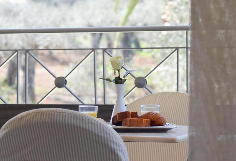 Номер Стандарт Трехместный, Art Hotel Debono