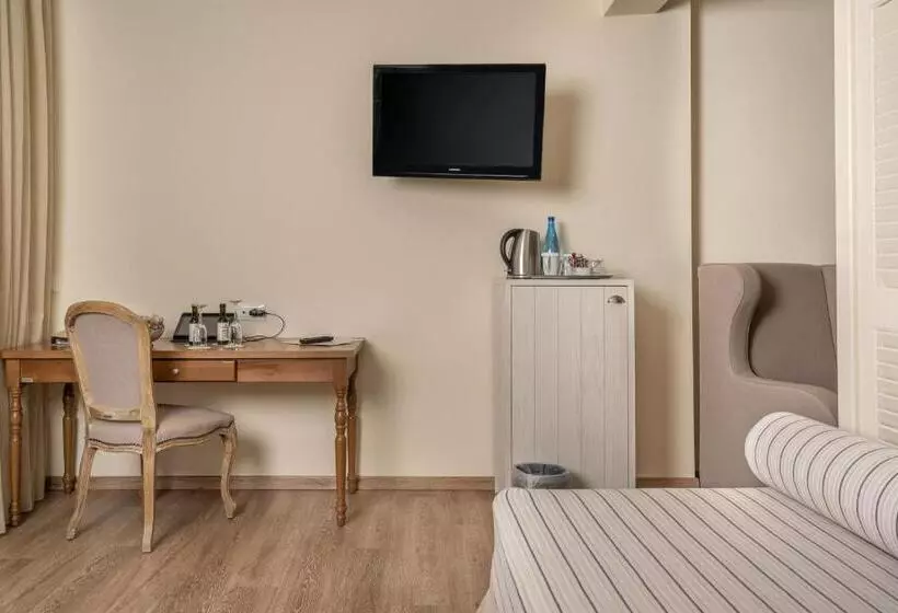 سوییت جونیور, Art Hotel Debono