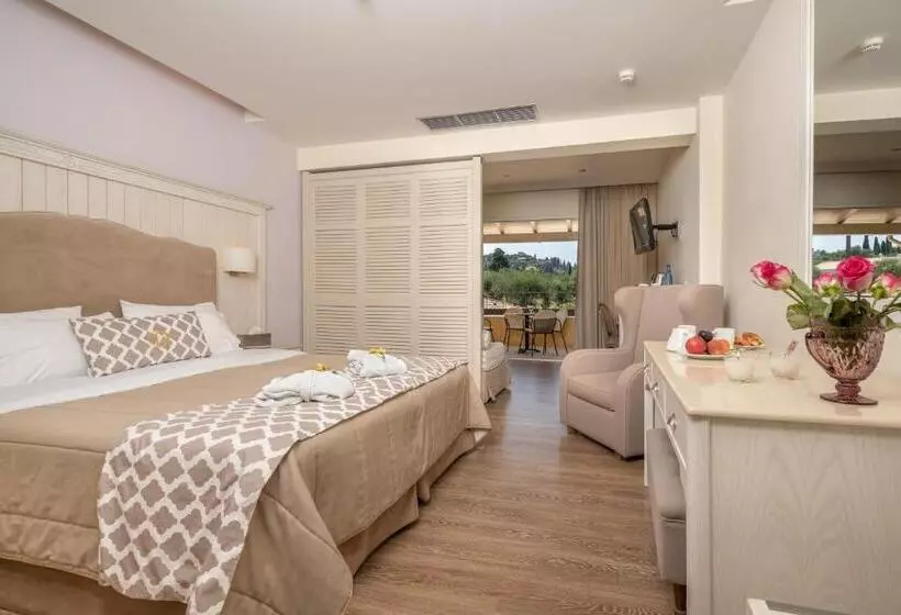 سوییت جونیور, Art Hotel Debono