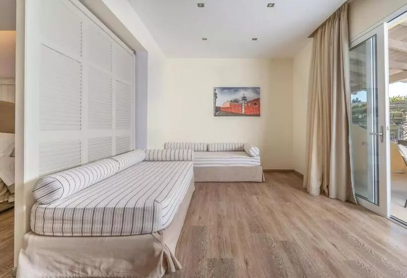 سوییت جونیور, Art Hotel Debono