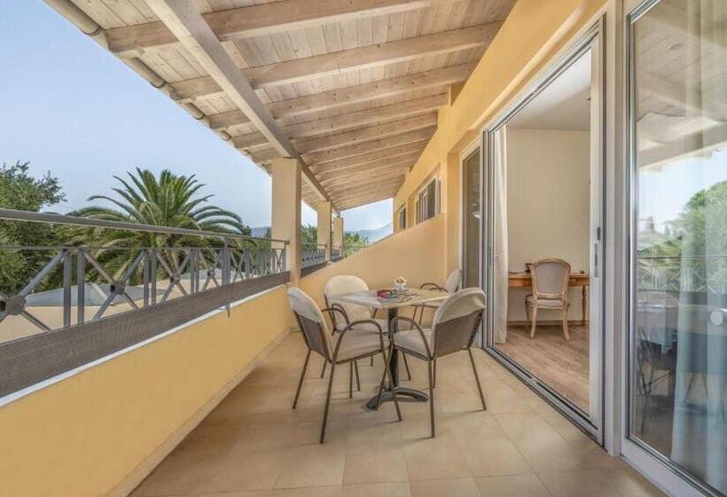 Полулюкс, Art Hotel Debono