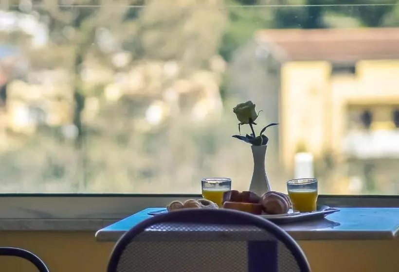 سوییت, Art Hotel Debono