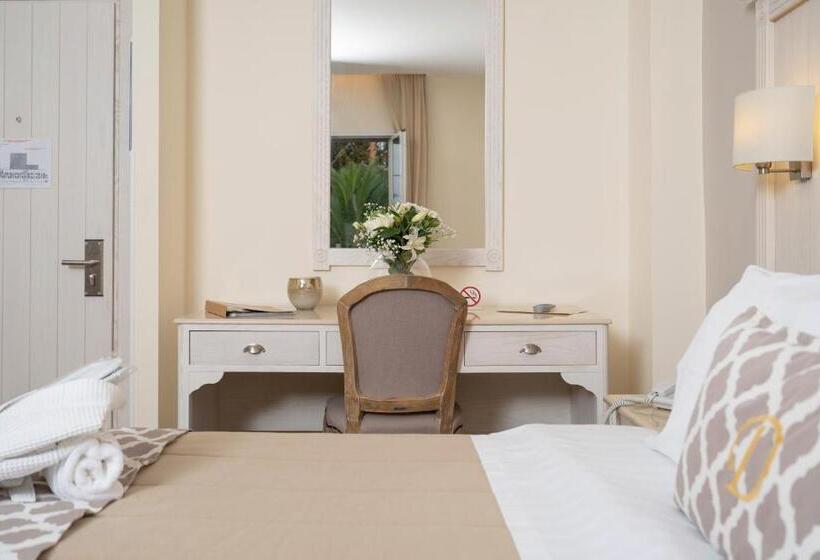 Люкс, Art Hotel Debono