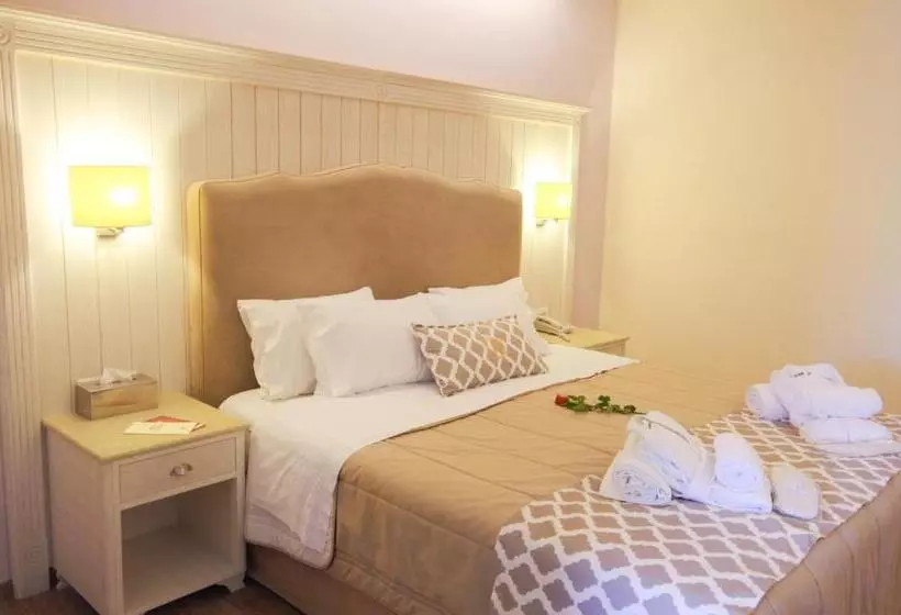 سوییت, Art Hotel Debono