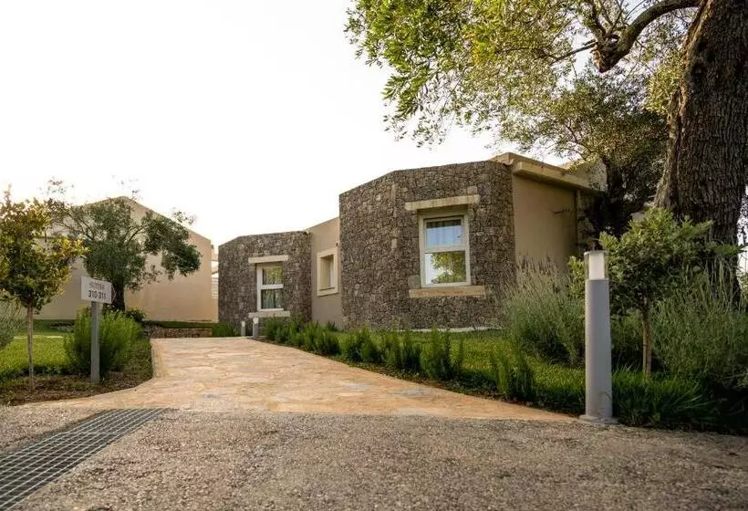 بانگلوی لوکس, Art Hotel Debono