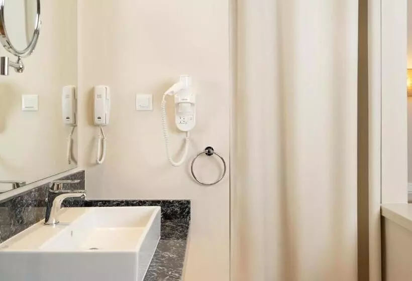 بانگلوی لوکس, Art Hotel Debono