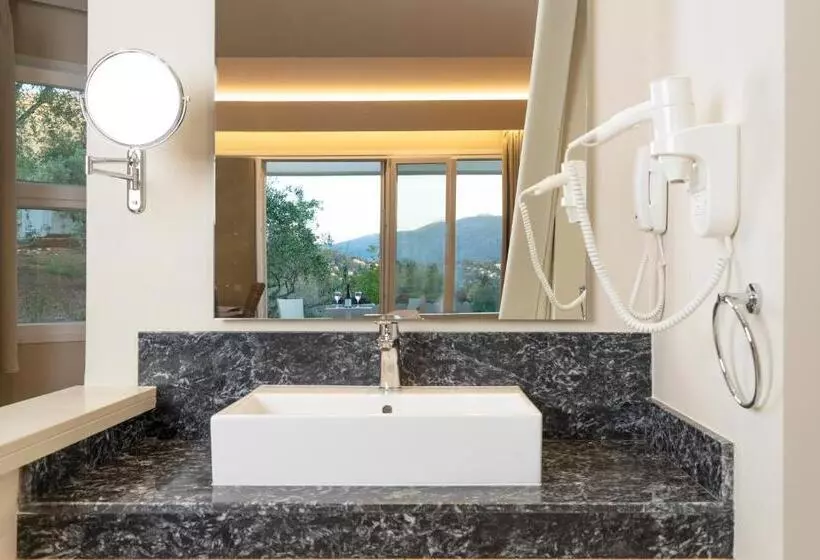 بانگلوی لوکس, Art Hotel Debono