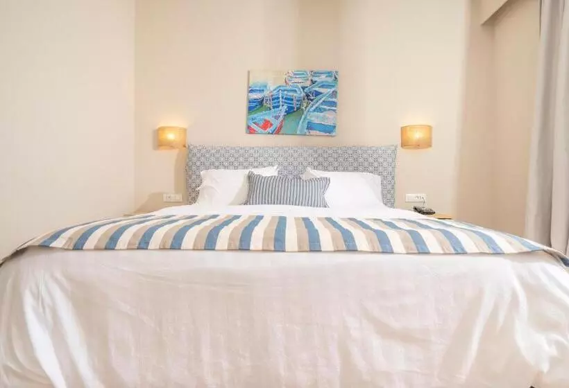 بانگلوی استاندارد, Art Hotel Debono