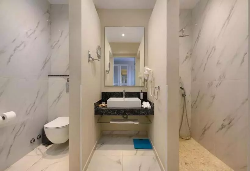 بانگلوی استاندارد, Art Hotel Debono