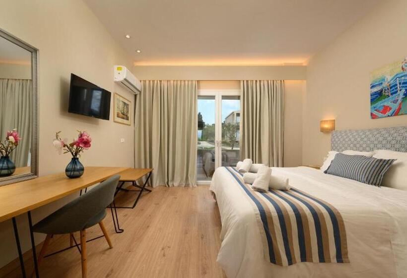 Люкс с Бассейном, Art Hotel Debono