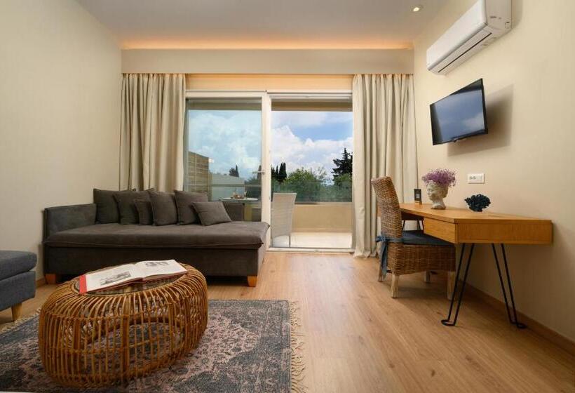 Люкс с Бассейном, Art Hotel Debono