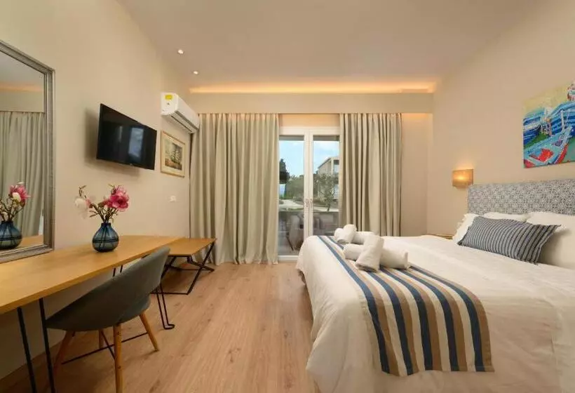 سوئیت با وان آب گرم, Art Hotel Debono