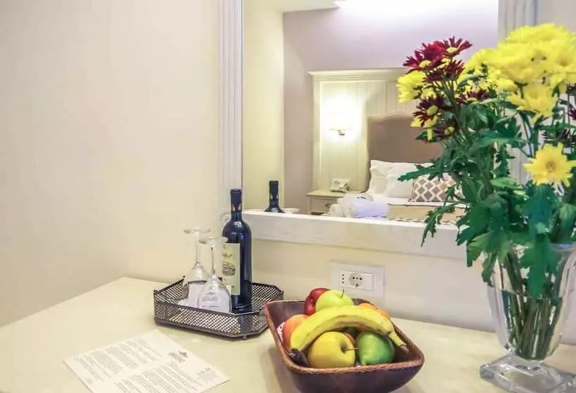 سوییت جونیور, Art Hotel Debono