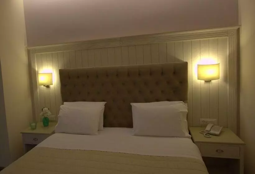 سوییت جونیور, Art Hotel Debono