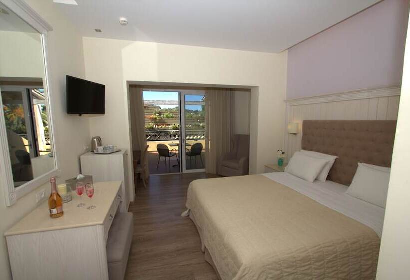 Полулюкс, Art Hotel Debono