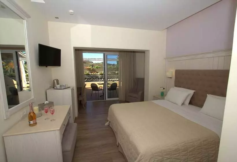 سوییت جونیور, Art Hotel Debono