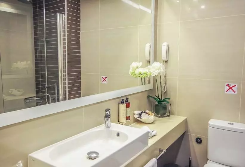 سوییت جونیور, Art Hotel Debono