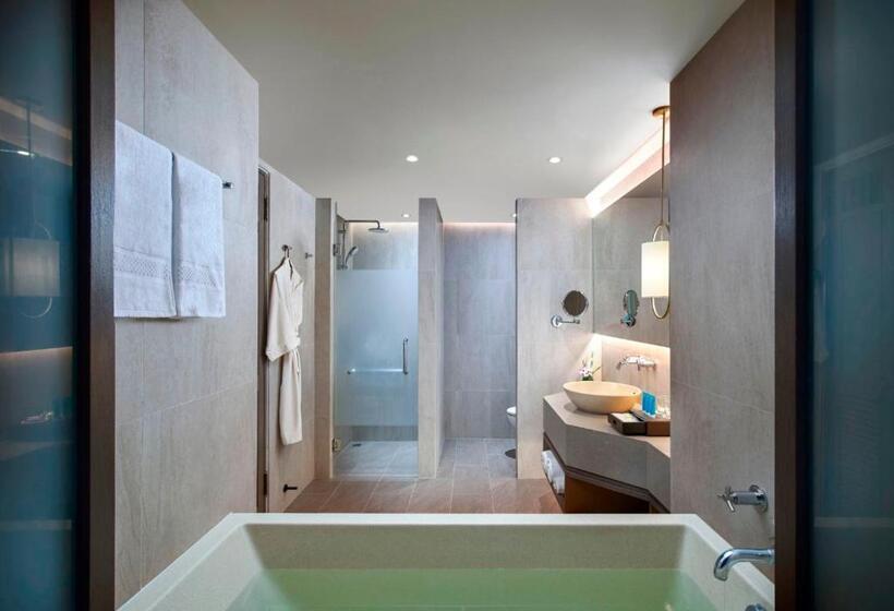 חדר דחוקס עם מיטת קינג, Amari Vogue Krabi