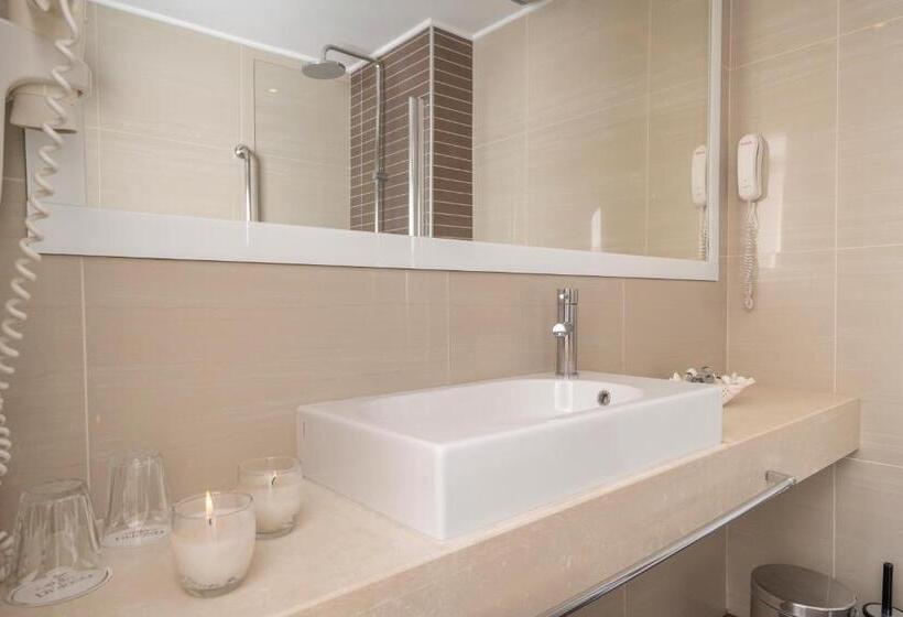 Номер Стандарт Трехместный, Art Hotel Debono